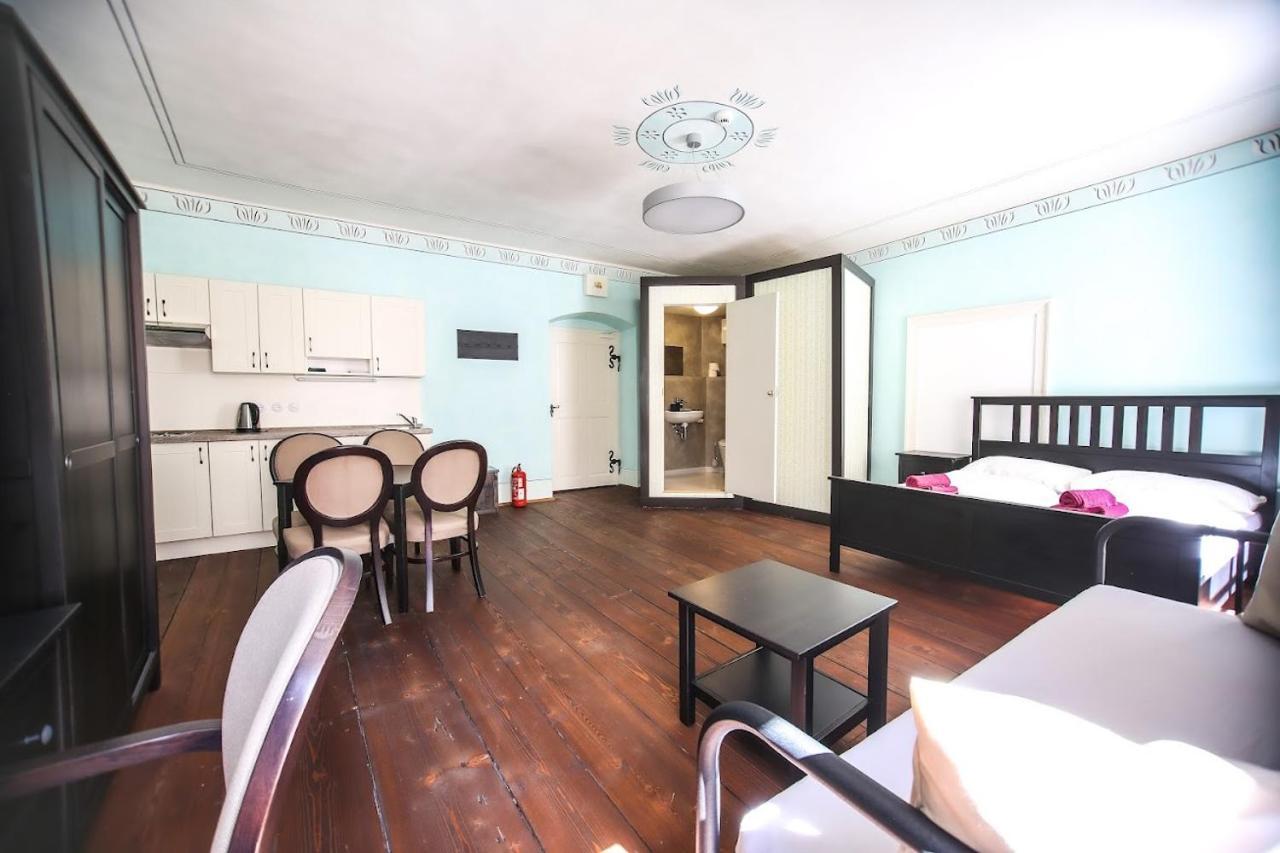Klasterni Apartmany เชสกี้ครุมลอฟ ภายนอก รูปภาพ